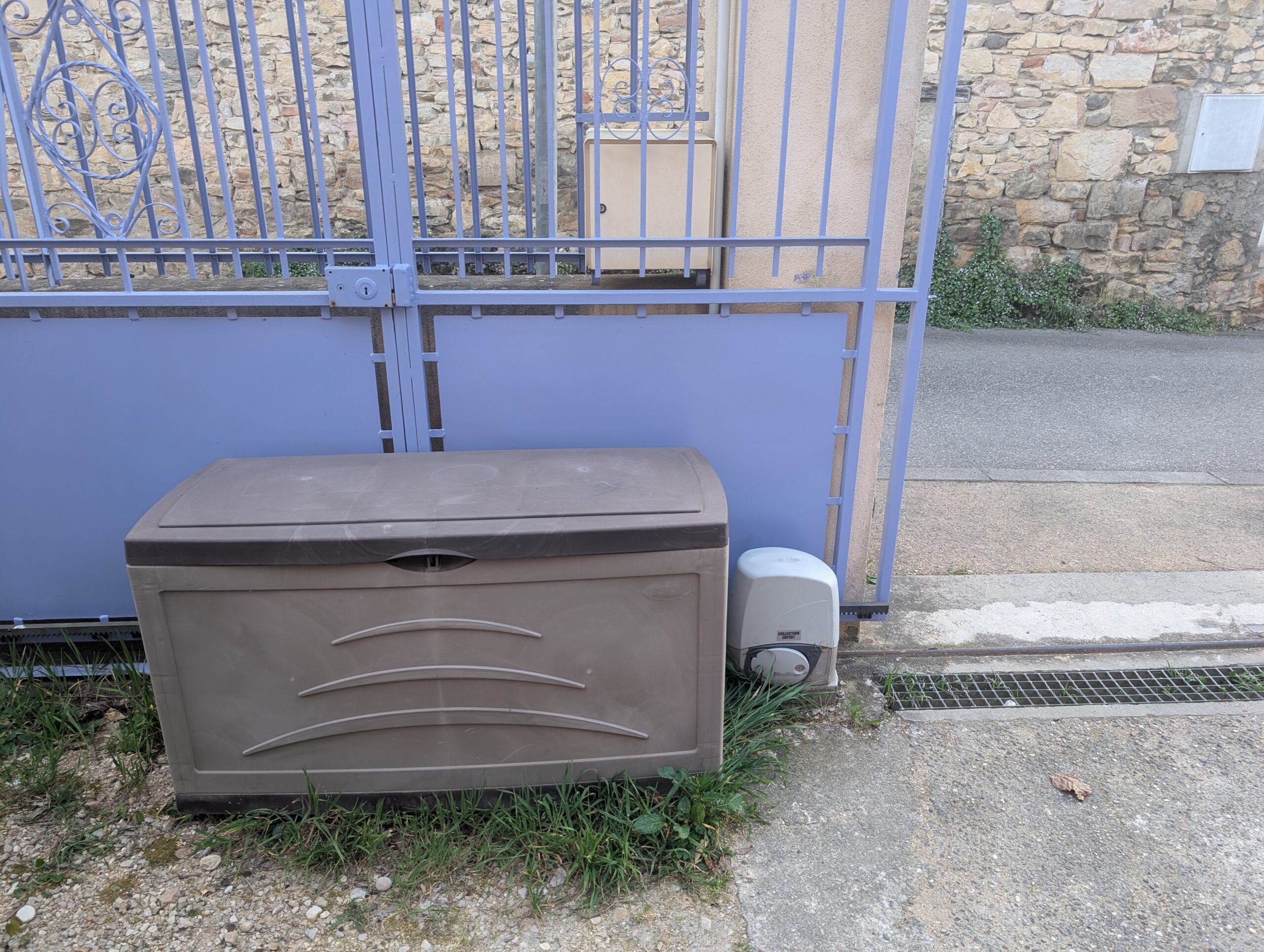 Coffre de retour des contenants Griotte et Ciboulette à Vaulx-Milieu